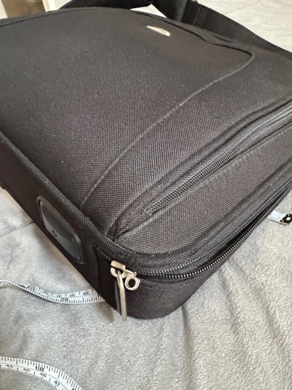 Samsonite men’s black 15” travel Laptop Shoulder Bag with Adjustable Strap